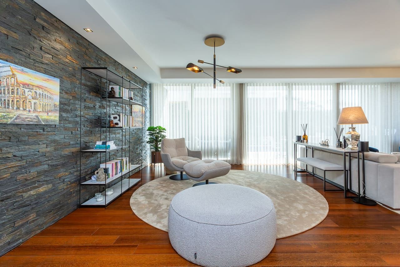 Sala com parede de destaque
