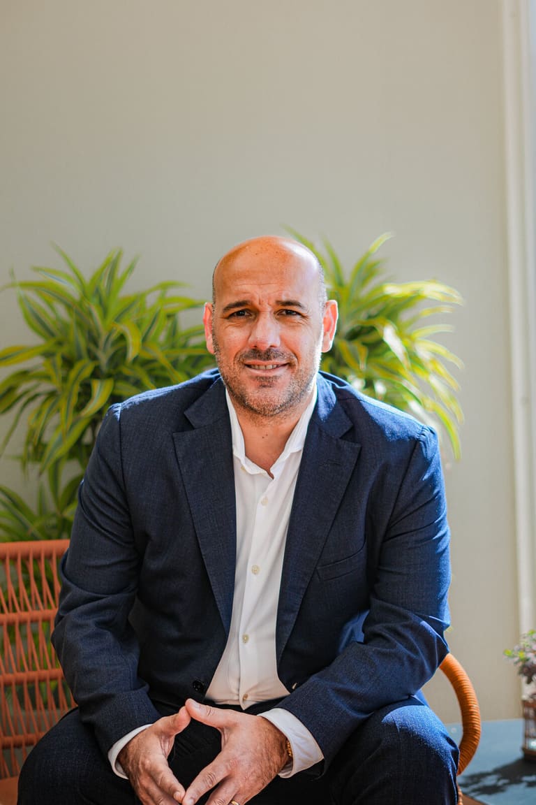Sandro Sousa, anos em Angola